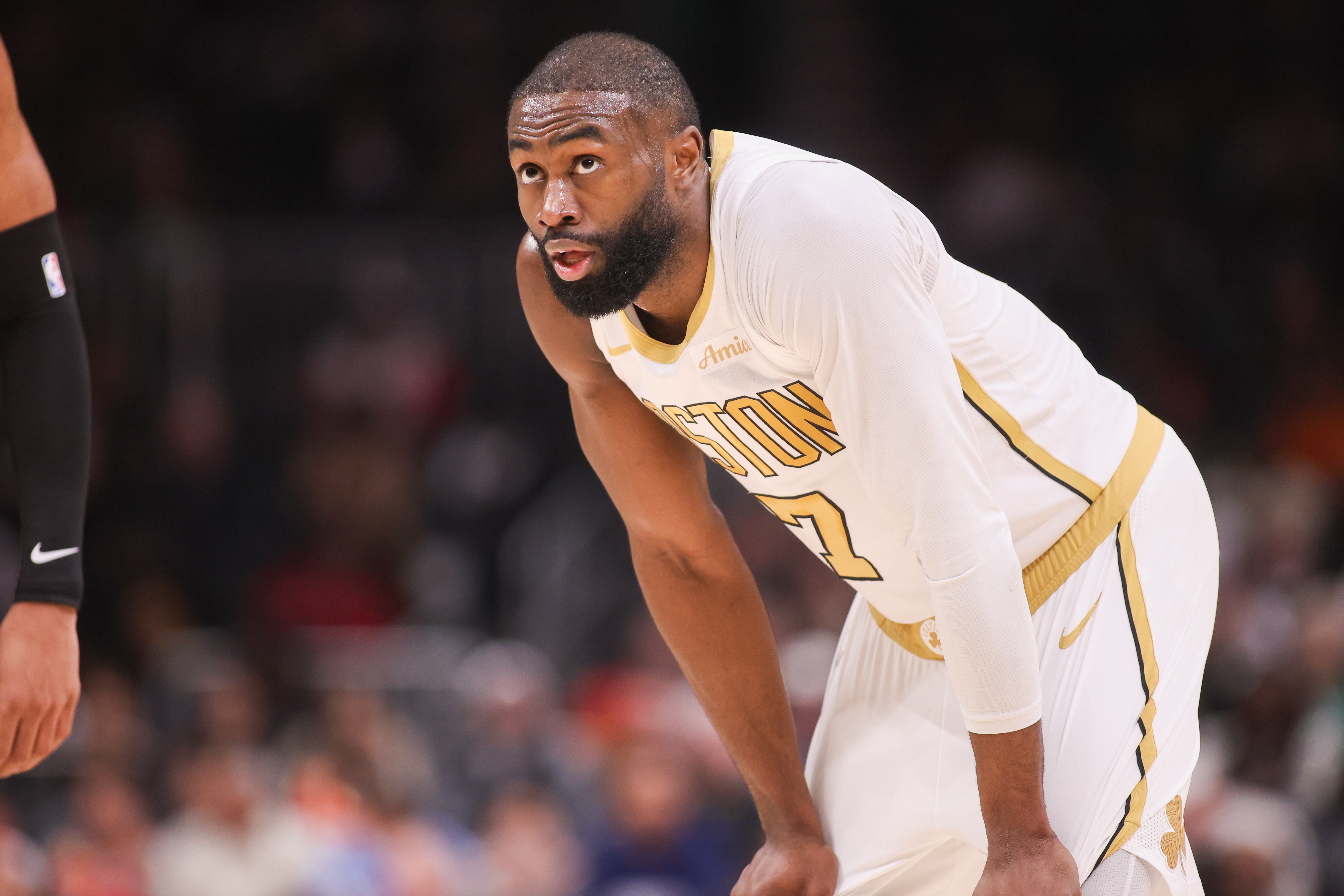 海星体育官网入口-可惜空砍！布朗28中14砍全场最高33分&amp;填满数据栏 最后一度追平